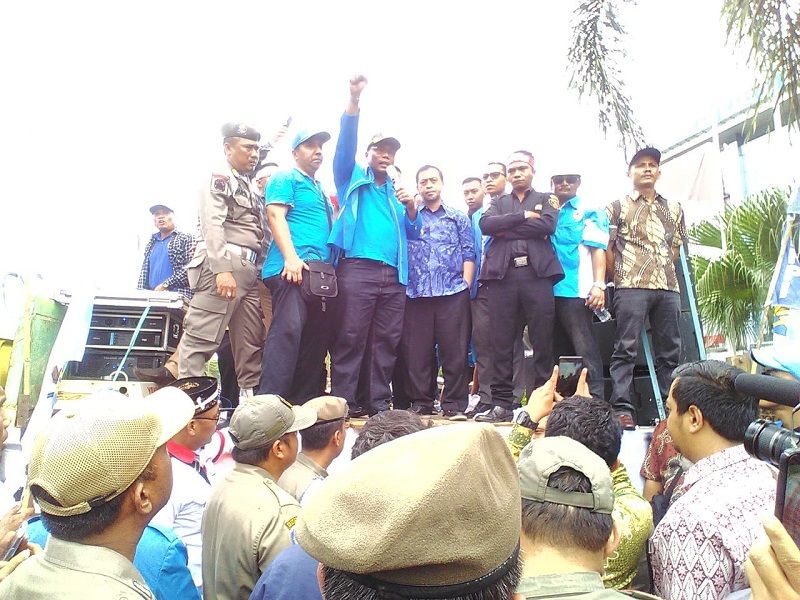Wagub Hadi Mulyadi menemui demonstran - Image