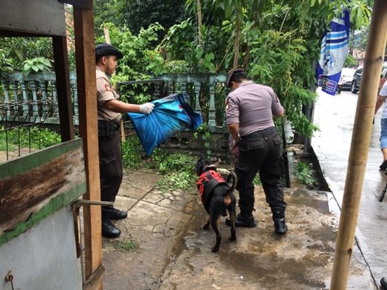 Pelaku pembunuhan satu keluarga di Bekasi bisa kerabat korban atau orang asing - Image