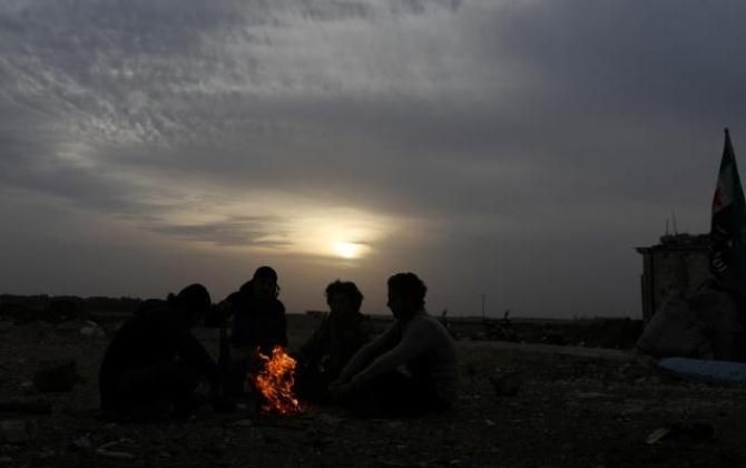Pemerintah Irak membawa pulang kembali 355 warga Irak yang telah melarikan diri dari Mosul, Irak Utara menuju Syria pada 2014 - Image