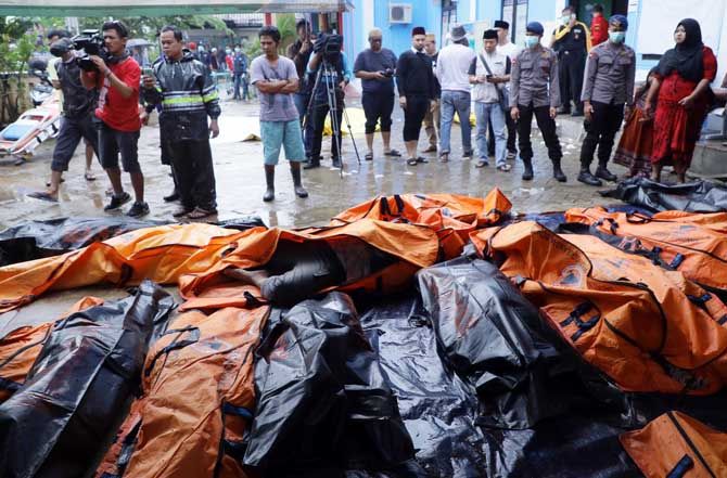 Suasana ruang IGD Rumah Sakit Umum Daerah (RSUD) Berkah Pandeglang, Banten, Senin, (24/12). Pemerintah setempat menetapkan Banten Wilayah Darurat Bencana. - Image
