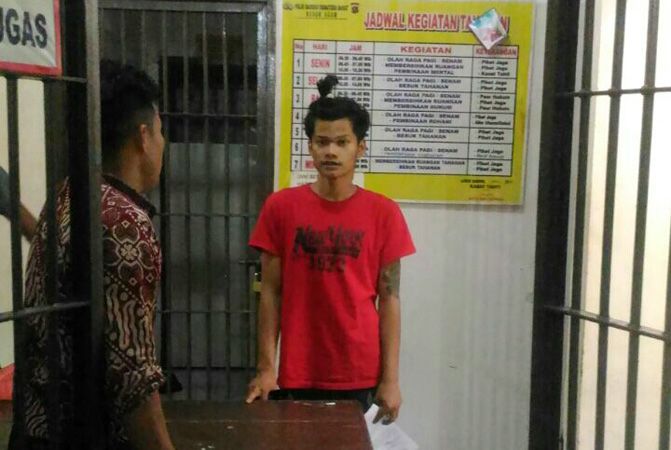 Tersangka dugaan pencabulan gadis di bawah umur saat diamankan jajaran Polres Agam. - Image
