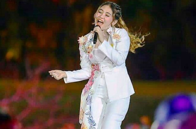 Via Vallen tampil memukau saat pembukaan Asian Games 2018. Presiden Jokowi sampai ikut bergoyang. - Image