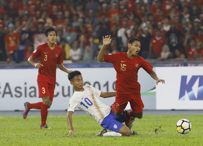 India harus bermain keras dalam mengadang pergerakan para pemain Timnas U-16. - Image