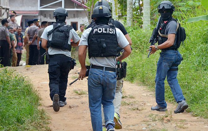 Ilustrasi penanganan tindak pidana terorisme oleh aparat kepolisian - Image