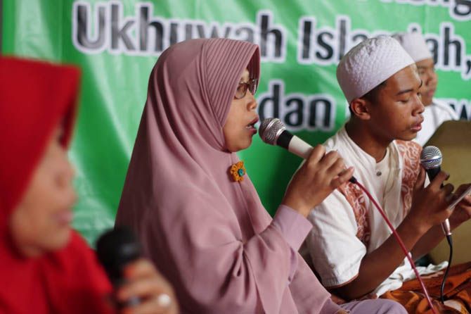 Almisbat saat acara peringatan Maulid Nabi Muhammad SAW. - Image