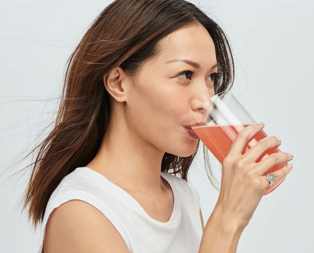 Minuman kolagen mulai bisa dikonsumsi sejak umur 30 tahun karena biasanya kerutan sudah mulai muncul - Image