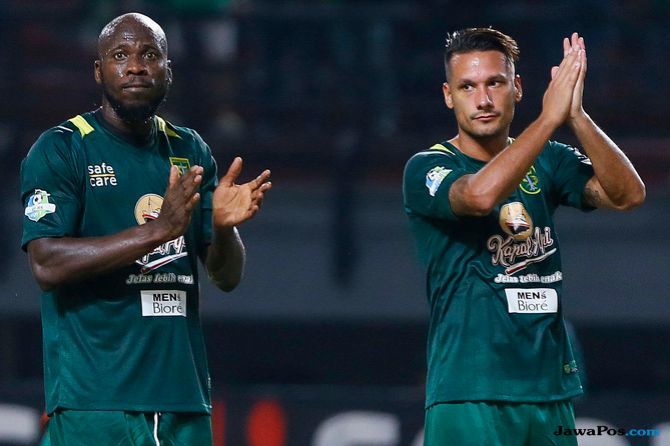 OK John baru bisa mencetak gol di Liga 1 2018 setelah bergabung dengan Persebaya Surabaya. - Image