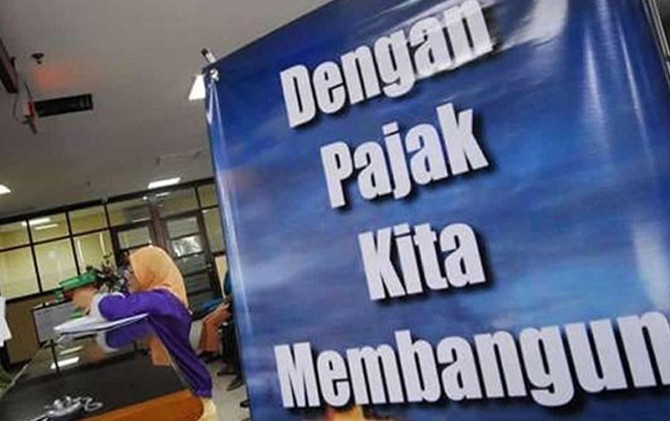 Ilustrasi pajak. Wajib pajak tengah melakukan pelaporan Surat Pemberitahuan Tahunan (SPT) Pajak. - Image