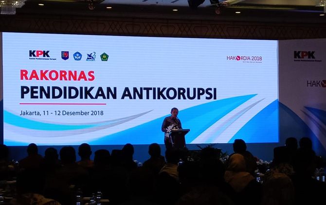 Wakil Ketua KPK Saut Situmorang dalam acara Rakornas dan penandatanganan komitmen implementasi pendidikan antikorupsi, di Jakarta, Selasa (11/12) - Image