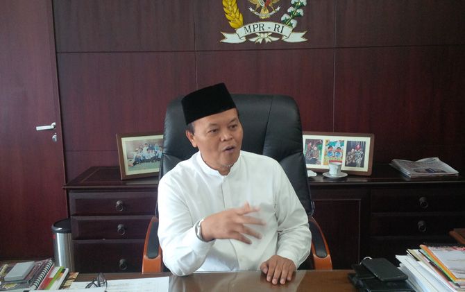 Wakil Ketua Majelis Syuro Partai Keadilan Sejahtera (PKS) Hidayat Nur Wahid (HNW) saat diwawancarai awak media beberapa waktu lalu - Image