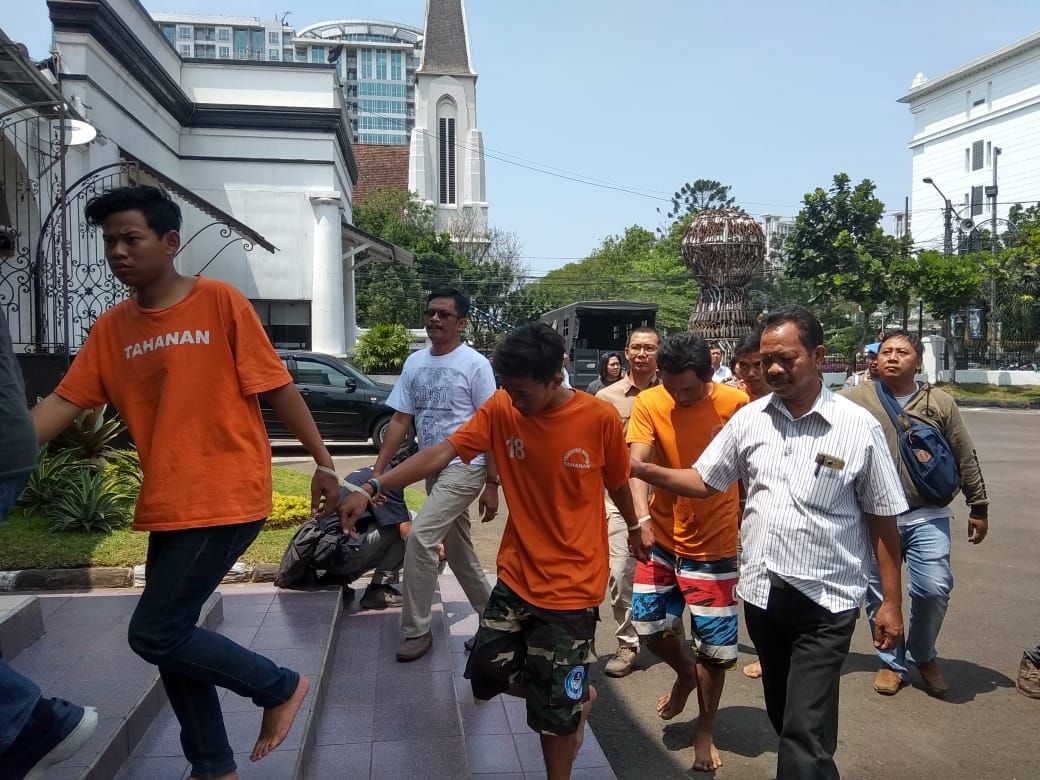 Oknum bobotoh yang keroyok Haringga hingga tewas - Image