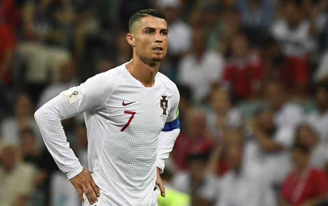Cristiano Ronaldo diminta tak buru-buru pensiun dari Timnas Portugal - Image