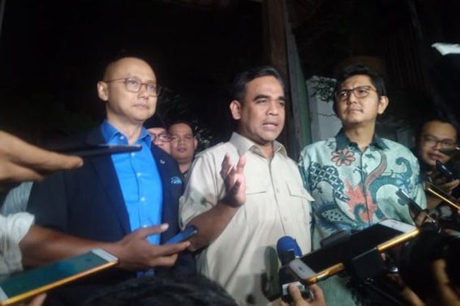 Sekretaris Jenderal Partai Gerindra, Ahmad Muzani ketika memberikan keterangan pers kepada awak media, tadi malam (31/7). - Image