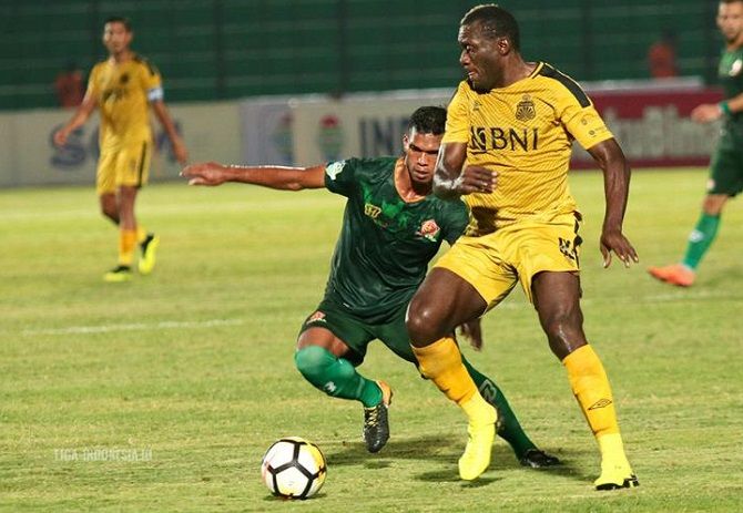 Herman Dzumafo jadi ancaman serius Sriwijaya FC yang tampil tanpa 3 pemain utama. - Image