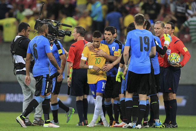 Brasil dan Uruguay sama-sama kehilangan sejumlah andalan saat bertemu di Stadion Emirates, London. - Image