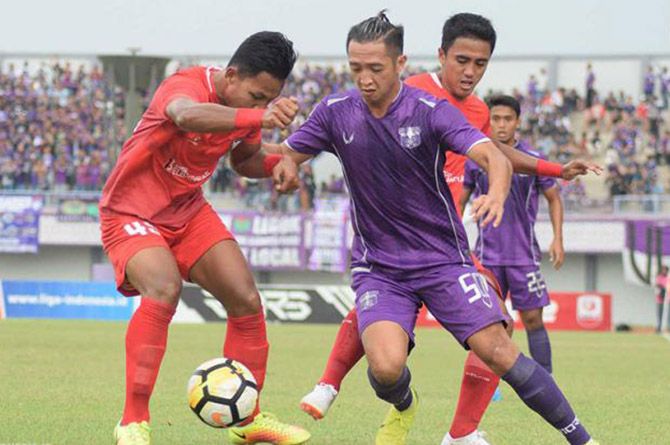 Madura FC mutlak menang untuk menjaga peluang tampil di semifinal Liga 2 2018. - Image