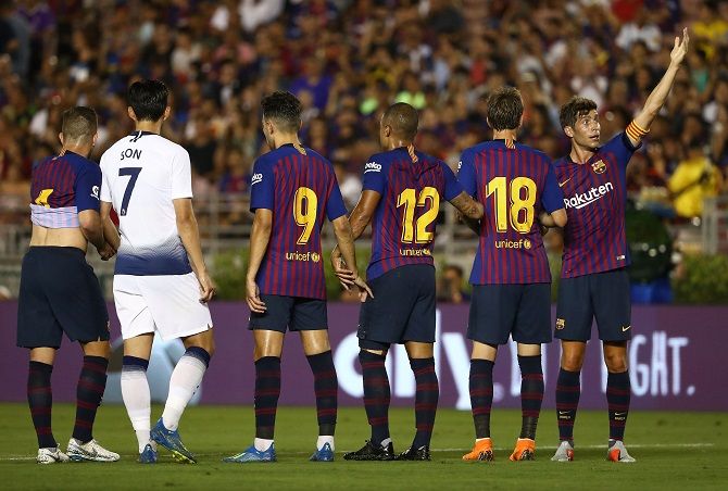Skuad Barcelona kembali jalani tantangan berat dengan melawan AC Milan. - Image