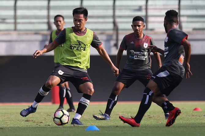 Persipura dalam enam pertemuan terakhir melawan Mitra Kukar selalu menang - Image