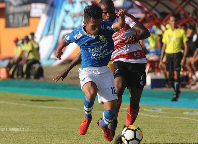 Persib harus hadapi Madura dalam partai usiran pertamanya musim ini. - Image