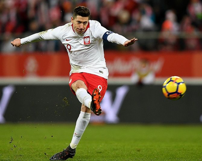Robert Lewandowski cepat atau lambat pasti akan pensiun dari Timnas. - Image