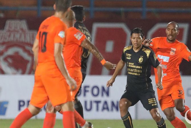 Pada pertemuan pertama musim ini, Borneo imbang 0-0 dengan Sriwijaya FC - Image