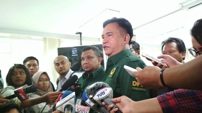 Ketua Umum Partai Bulan Bintang (PBB) Yusril Ihza Mahendra di Gedung Bawaslu RI, Jakarta, Senin (26/2). - Image