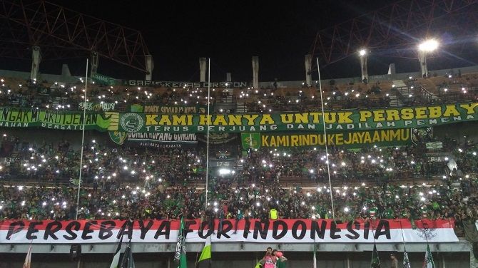 Bonek yang memenuhi Stadion GBT dapat sanjungan pelatih PSM. - Image