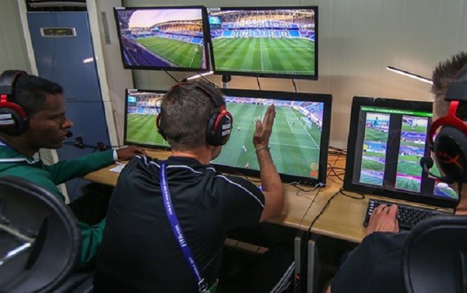 FIFA akan menerapkan sistem VAR dalam setiap pertandingan di Piala Dunia 2018. - Image