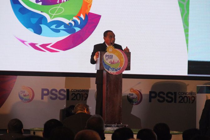 Edy Rahmayadi memutuskan mundur dari kursi ketum PSSI dalam kongres di Bali, Minggu (20/1) - Image