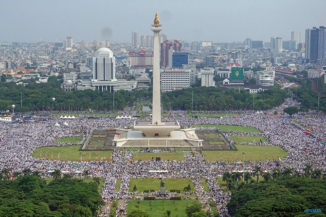 Acara Reuni Akbar Alumni 212 yang digelar Minggu (2/12) menyedot perhatian masyarakat. - Image
