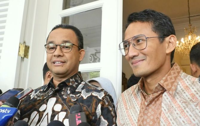 Bakal calon wakil presiden Sandiaga Uno memilih bungkam dan tak mau berkomentar terkait aksi ribuan mahasiswa UIR yang menuntut Jokowi mundur. - Image