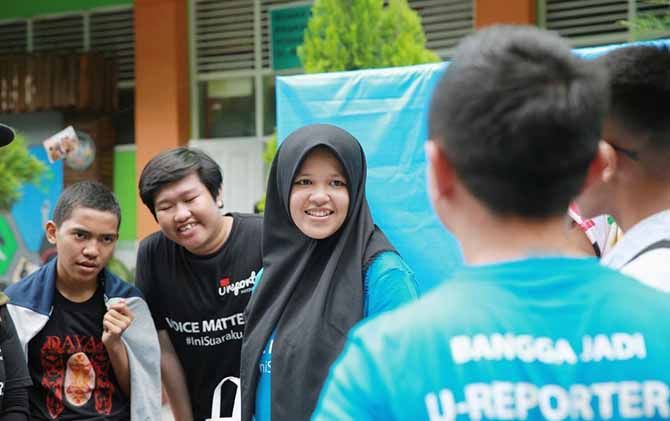 Rizka Raisa Fatimah Ramli (berhijab) meraih juara satu dalam Kontes Komik Pahlawan Super Sekolah yang diselenggarakan UNICEF bersama Comics Uniting Nations. - Image