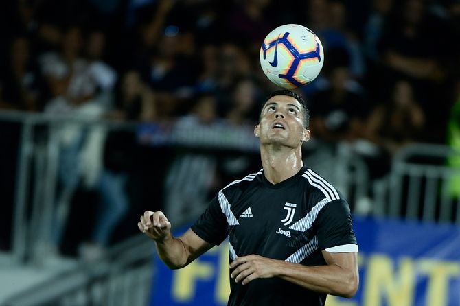 Ronaldo dikabarkan tak datang dalam seremoni penghargaan Pemain Terbaik FIFA 2018 - Image