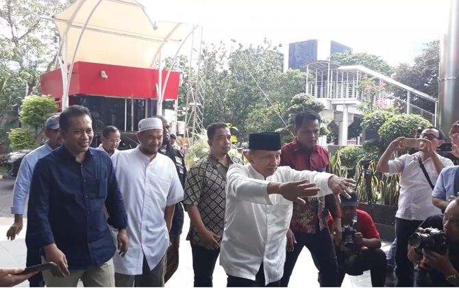 Amien Rais, saat tiba di Gedung KPK Jakarta, Senin (29/10 - Image