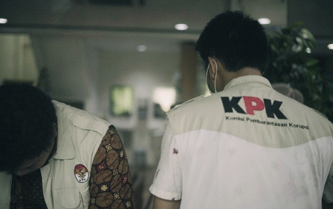 Ilustrasi: Penyidik KPK saat sedang melakukan penggeledahan di kantor firma hukum Fredrich Yunadi - Image