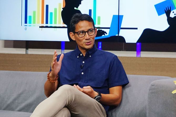 Cawapres nomor urut 02 Sandiaga Uno saat datang mengunjungi kantor redaksi JawaPos di Graha Pena, Kebayoran Lama, Jakarta. - Image