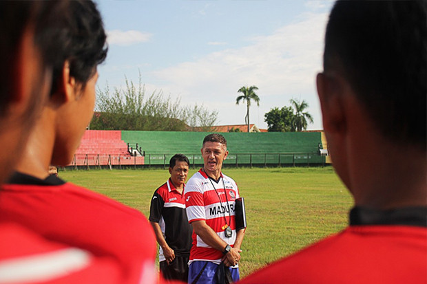 Pelatih Madura United, Gomes de Oliveira - Image