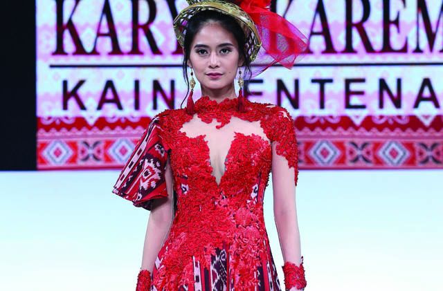 Sempat punah, Kain Bentenan dipamerkan di Jakarta Fashion Week 2019. - Image