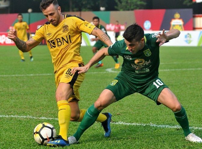 Persebaya gagalkan ambisi Bhayangkara meraih kemenangan di PTIK. - Image