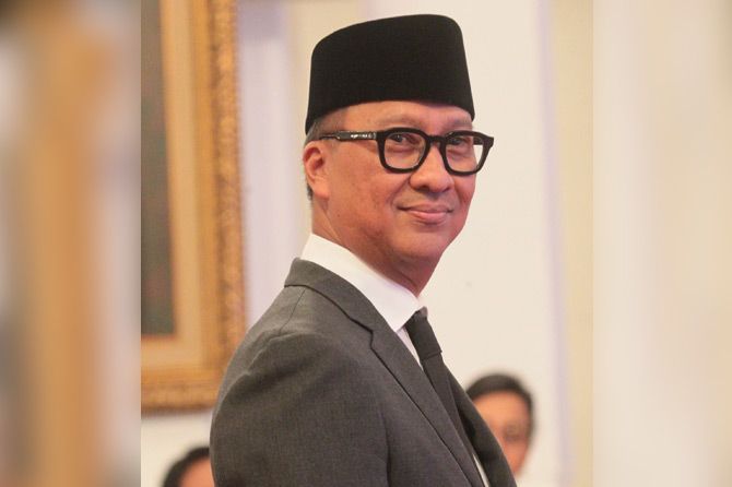 Menteri Sosial Agus Gumiwang Kartasasmita - Image