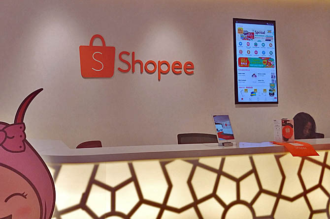 SHOPEE (Rian Alfianto/ JawaPos.com) - Image