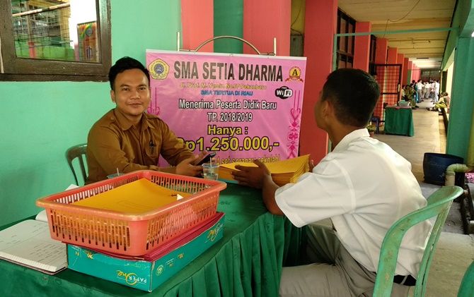 Kekurangan siswa, SMA Setia Dharma Pekanbaru, Riau, masih membuka pendaftaran calon peserta didik baru hingga 30 Juli mendatang. - Image