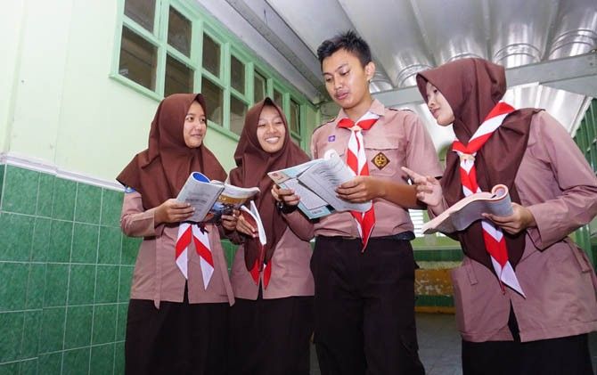 ILUSTRASI: Dinas Pendidikan dan Kebudayaan (Disdikbud) Jawa Tengah menegaskan bahwa pemerintah tidak mewajibkan peserta didik membeli seragam yang dijual sekolah mereka. - Image