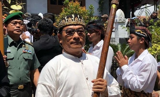 Kepala Staf Kepresidenan, Jenderal TNI (Purn) Moeldoko saat menghadiri acara adat Seren Taun di Cigugur, Kabupaten Kuningan, Senin (3/9). - Image