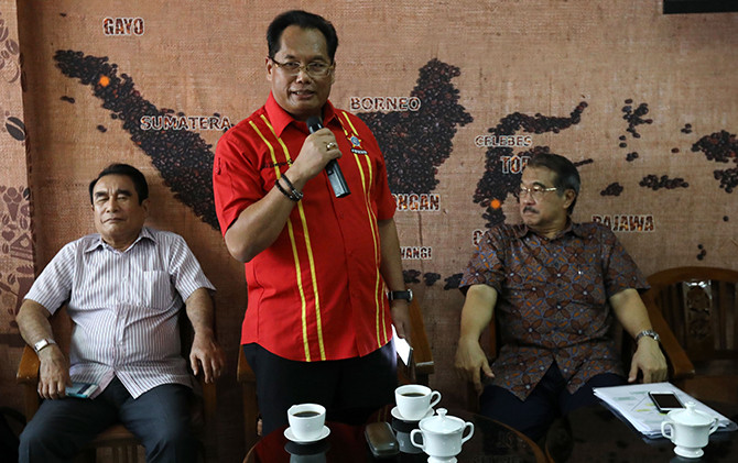 Ketua Umum SOKSI Ali Wongso yakin bahwa Ketum Golkar Airlangga Hartarto cocok jadi Cawapres Jokowi - Image