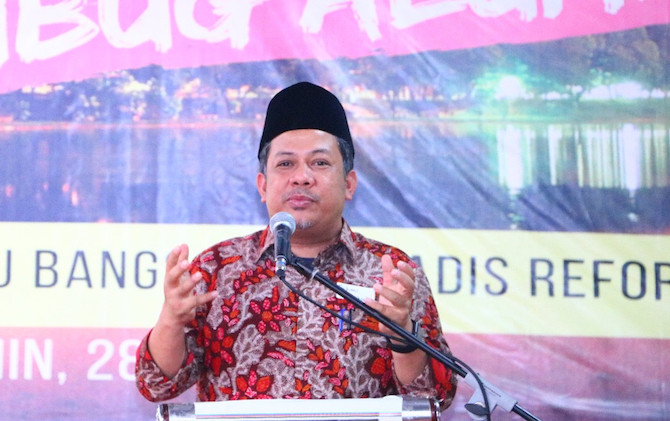 Wakil Ketua DPR Fahri Hamzah saat menyampaikan orasi politiknya di acara Rembug Alumni UI. - Image