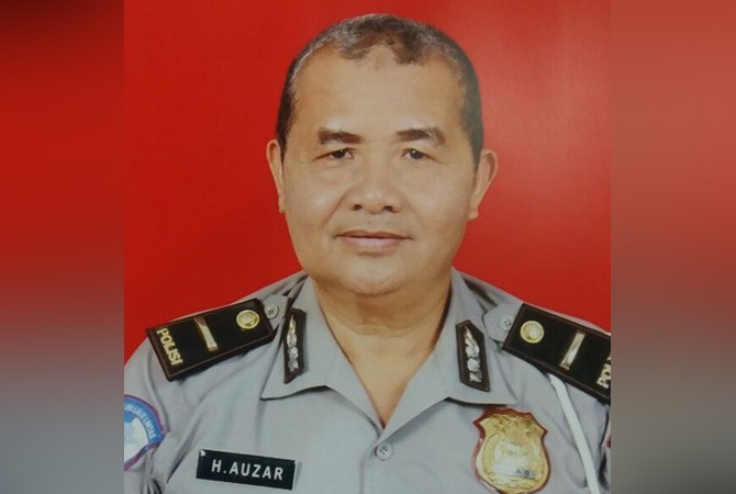Ipda H Auzar yang gugur akibat ditabrak oleh mobil komplotan terduga teroris di Mapolda Riau, sekitar pukul 09.00 WIB, Rabu (16/5). - Image