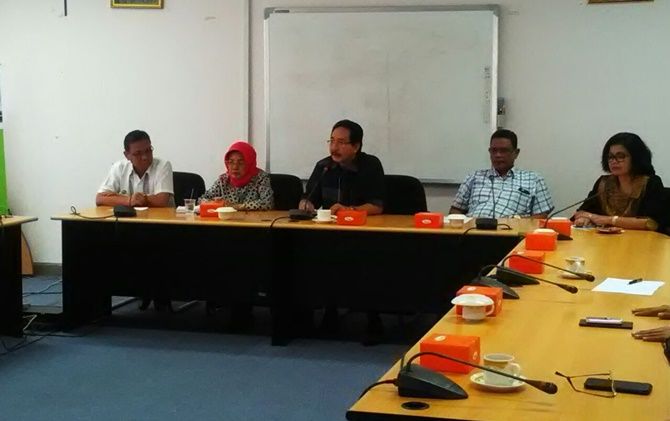 Direktur Polmed M Syahruddin saat pertemuan dengan dosen dan pihak Kemenristekdikti. - Image