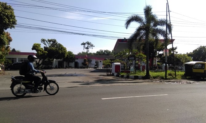 BEROPERASI: SPBU Jongke yang sebelumnya sudah disegel Pemkot Solo beroperasi kembali. - Image