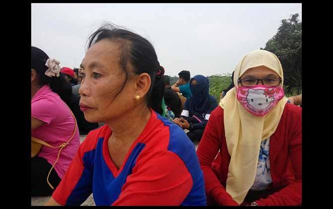 Sulastri (kanan), TKI ilegal yang menyimpan kisah ketaan terhadap agama dan loyalitas kepada majikan. - Image